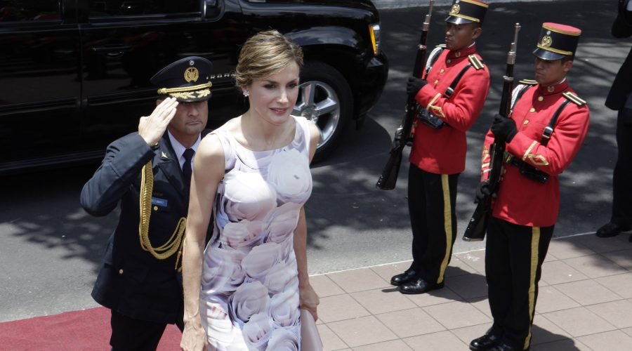 Reina Letizia de España llega a Casa Presidencial.